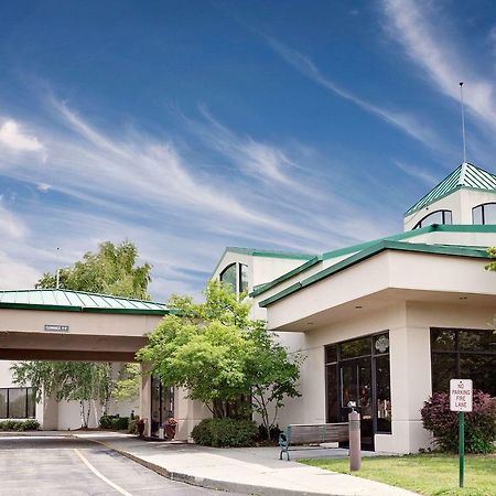 Hotel Ramada By Wyndham Fishkill Extérieur photo