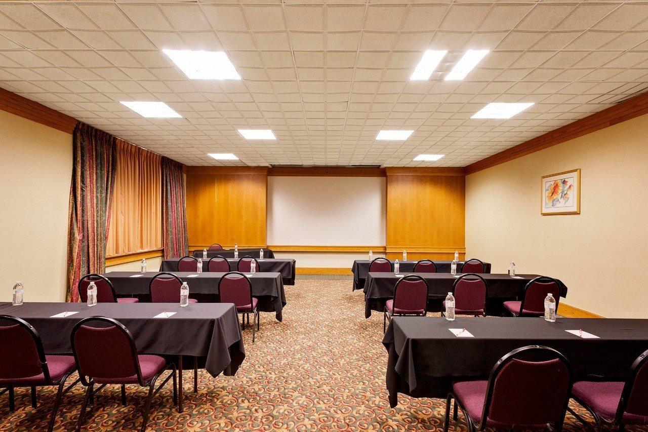 Hotel Ramada By Wyndham Fishkill Extérieur photo