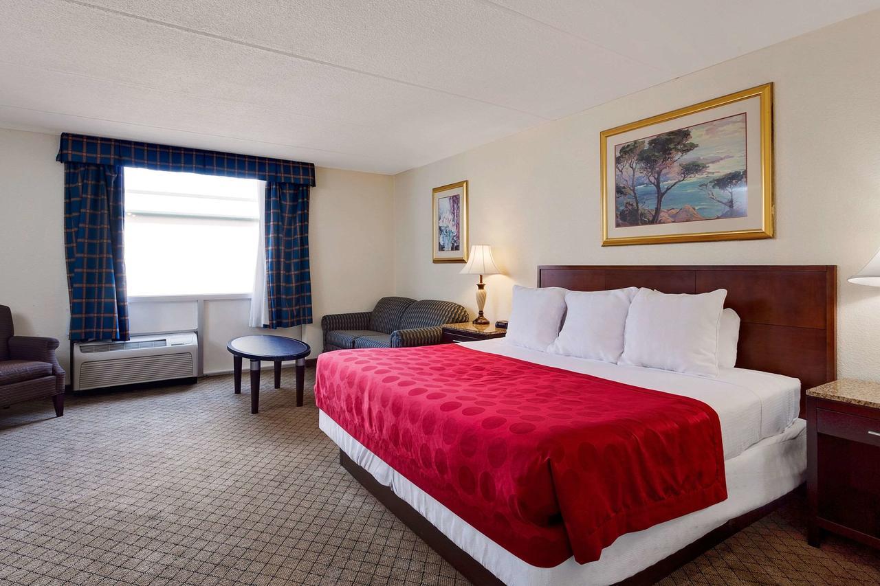 Hotel Ramada By Wyndham Fishkill Extérieur photo