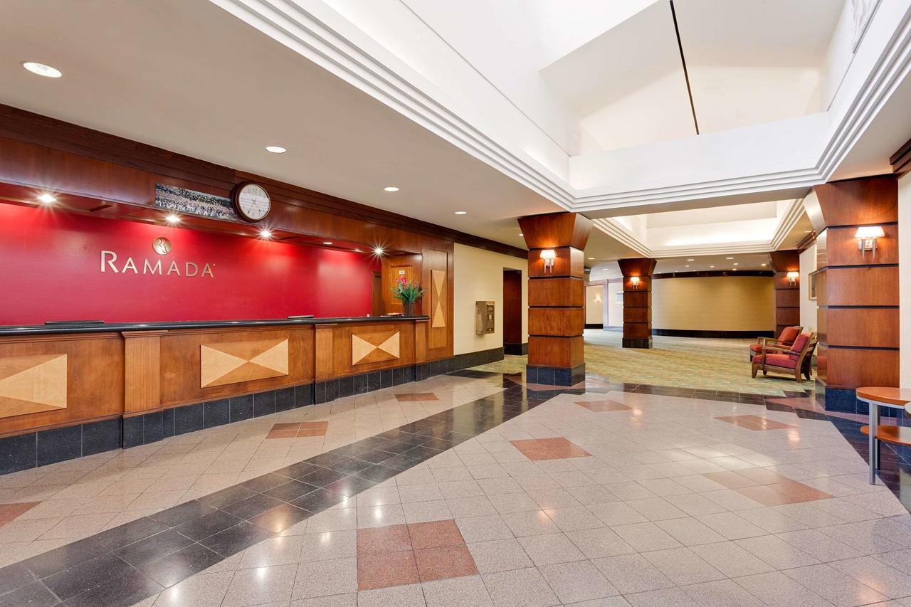 Hotel Ramada By Wyndham Fishkill Extérieur photo