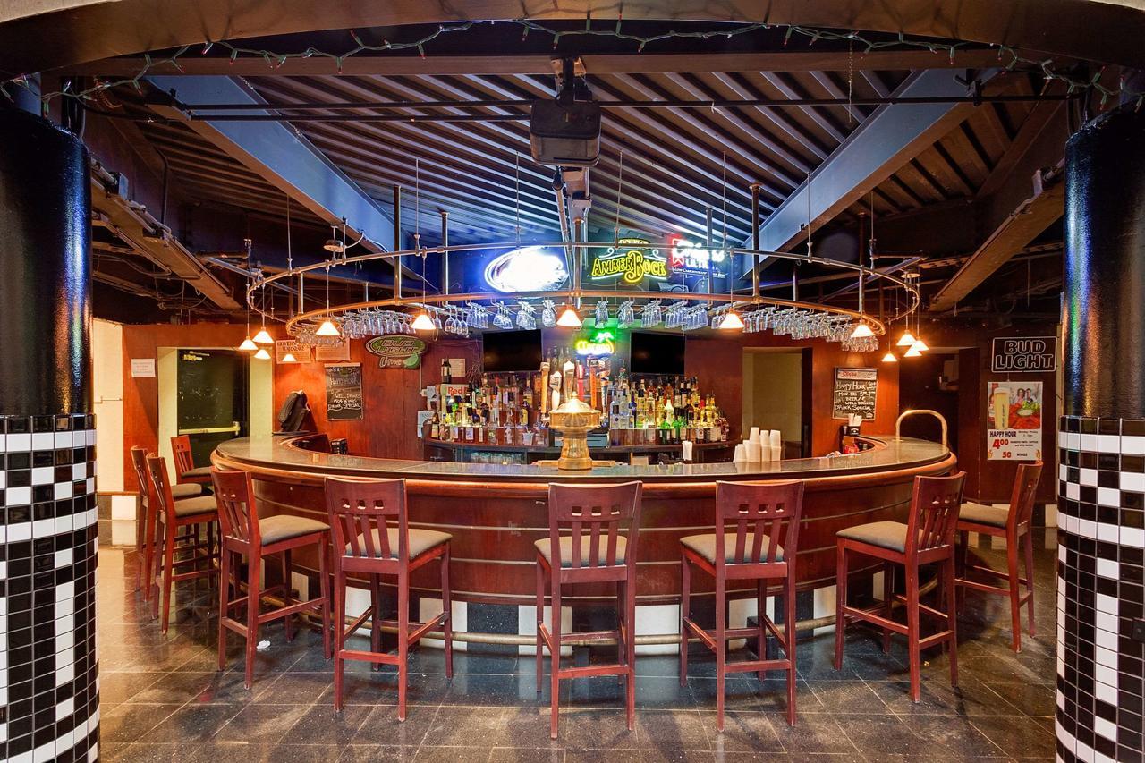 Hotel Ramada By Wyndham Fishkill Extérieur photo