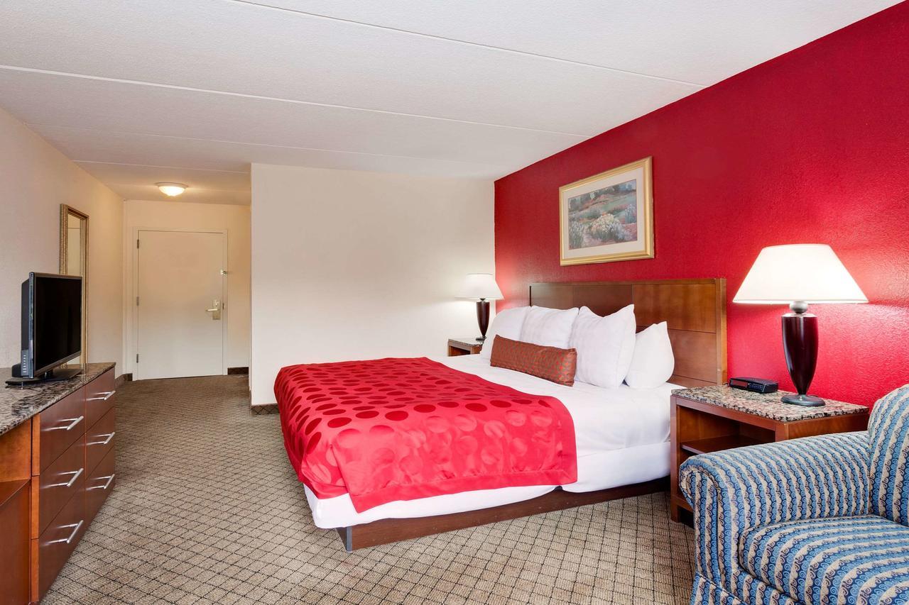 Hotel Ramada By Wyndham Fishkill Extérieur photo