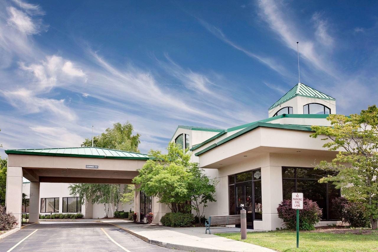 Hotel Ramada By Wyndham Fishkill Extérieur photo
