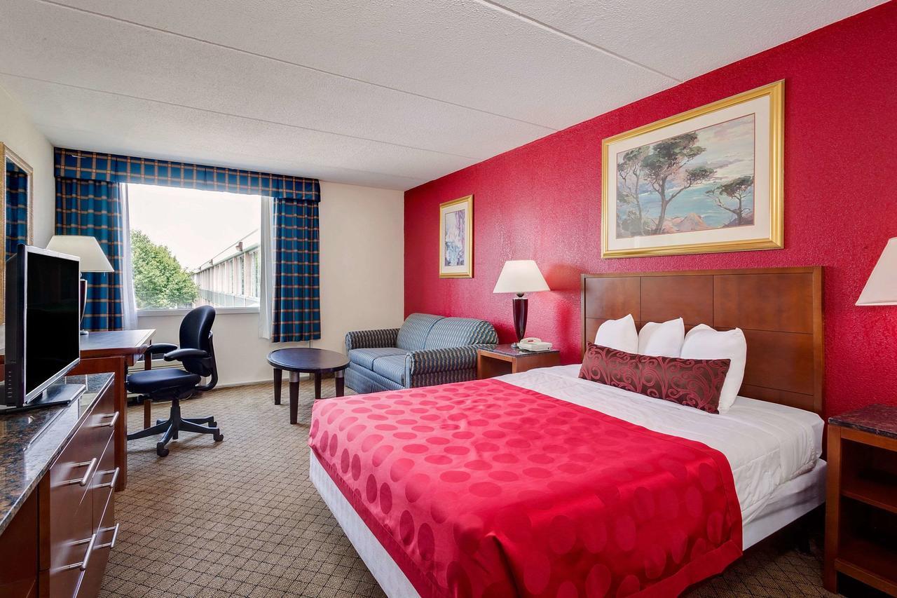 Hotel Ramada By Wyndham Fishkill Extérieur photo