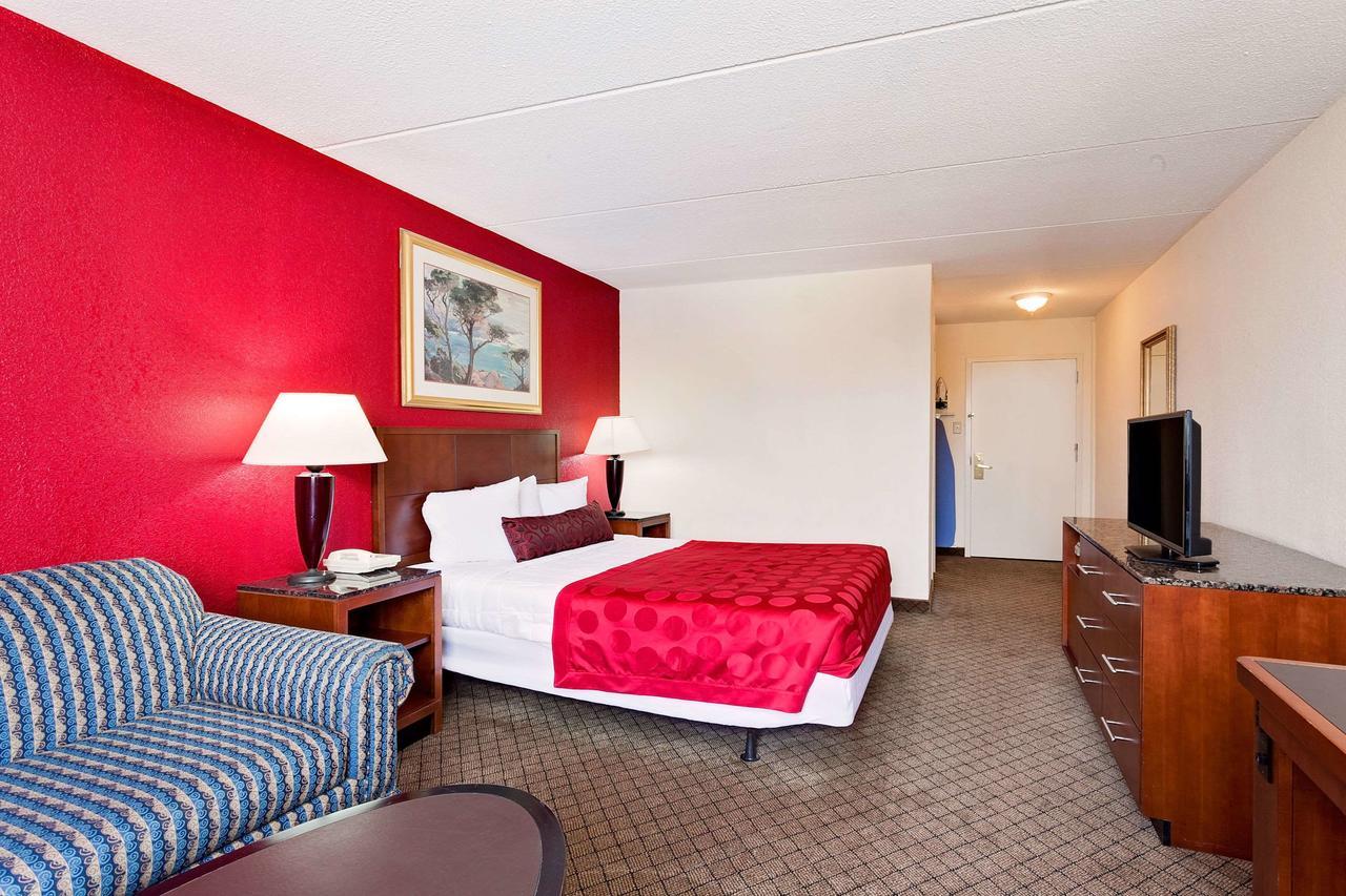 Hotel Ramada By Wyndham Fishkill Extérieur photo