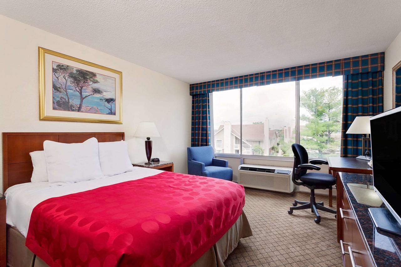 Hotel Ramada By Wyndham Fishkill Extérieur photo